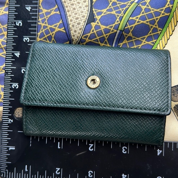 Auth. Louis Vuitton LV Taiga 6 Hook Ring Key Holder Case Wallet Multicles - Picture 14 of 17
